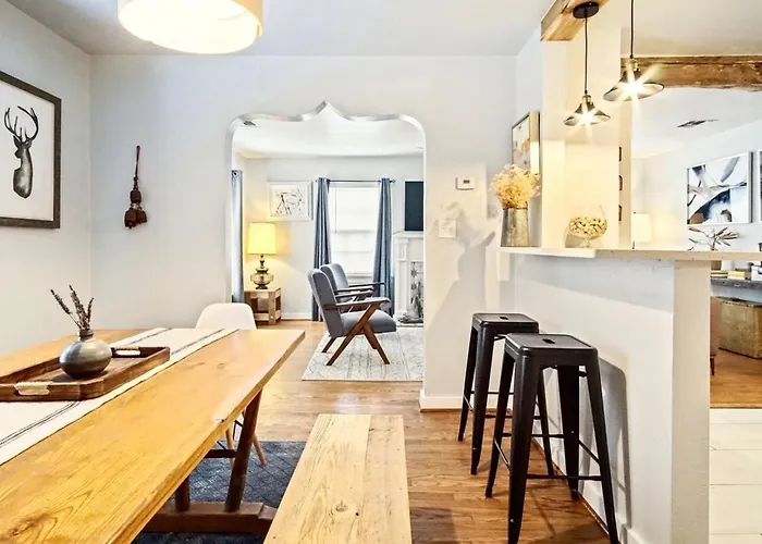 3Br Home 4 Mins Ocu, Sleeps 8