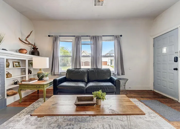 2Br Apt 3 Mins Paseo, 8 Mins Downtown