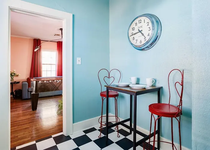 Blue Bungalow Near Ou Med/Downtown