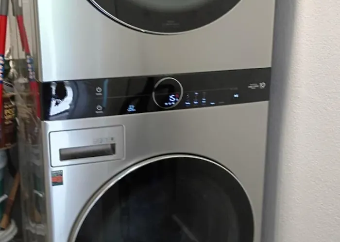 1Br Apt 8 Mins St Anthony, Unit C